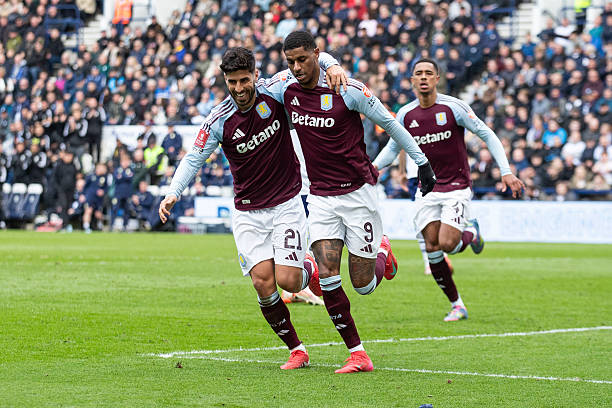 杯奠定了坚 杯奠定了坚